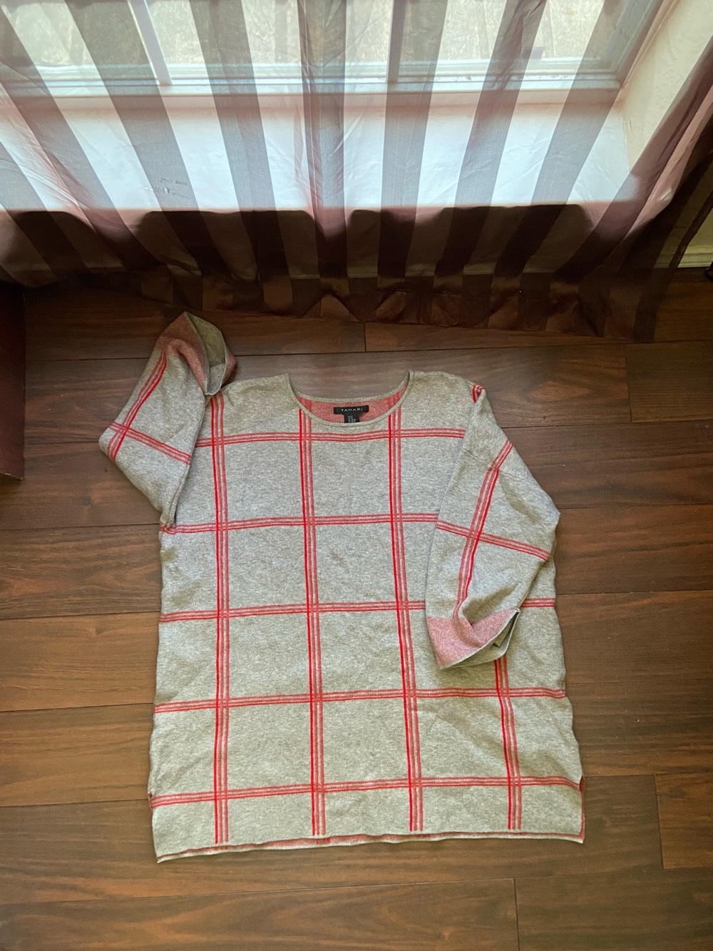 TAHARI Red Grid Pullover Women 2X